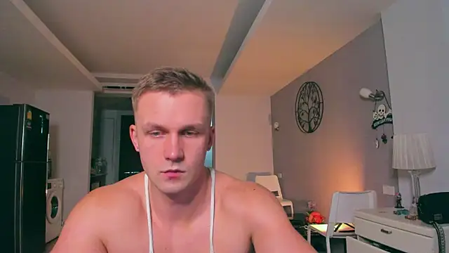 Snapshot of Samuel_Andrew chatting on 10/31/25, 06:03 Samuel Andrew online show from 10/31/25, 06:03