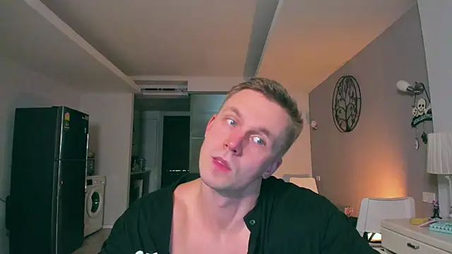 Snapshot of Samuel_Andrew chatting on 11/21/25, 01:59 Samuel Andrew online show from 11/21/25, 01:59