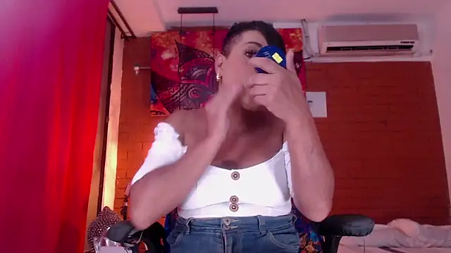 Snapshot of Khatalina_hott chatting on 01/21/25, 02:11 Khatalina hott online show from 01/21/25, 02:11