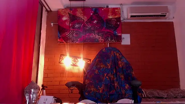 Snapshot of Khatalina_hott chatting on 01/26/25, 01:52 Khatalina hott online show from 01/26/25, 01:52