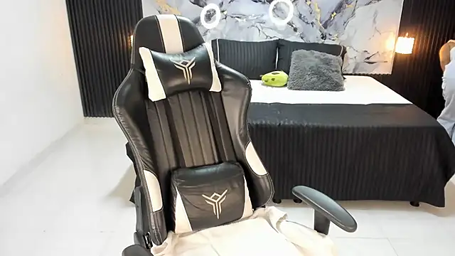 Ivy 16 online show from 02/19/25, 12:00