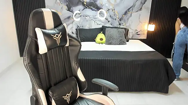 Ivy 16 online show from 03/01/25, 12:01