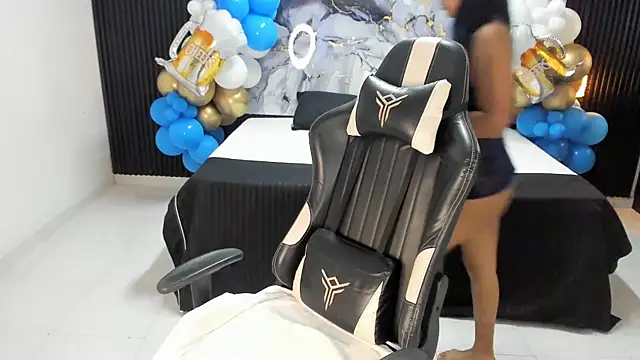 Ivy 16 online show from 10/10/25, 12:04