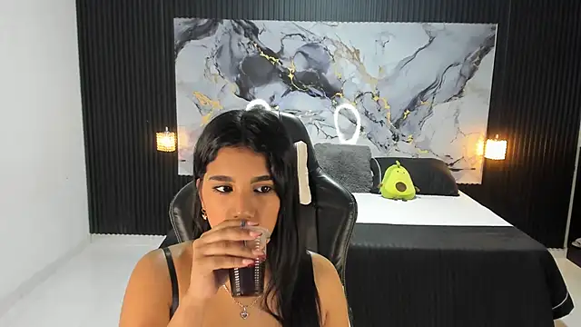 Ivy 16 online show from 11/22/25, 12:04