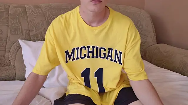 Snapshot of callmenineoneseven chatting on 09/09/25, 09:31 callmenineoneseven online show from 09/09/25, 09:31