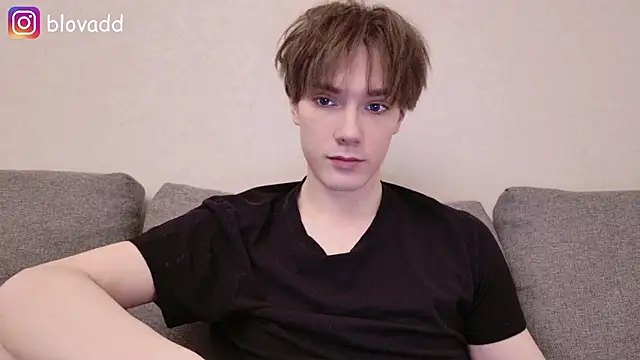 Snapshot of callmenineoneseven chatting on 02/20/26, 08:42 callmenineoneseven online show from 02/20/26, 08:42