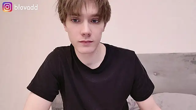 Snapshot of callmenineoneseven chatting on 02/25/26, 05:17 callmenineoneseven online show from 02/25/26, 05:17