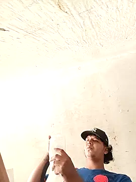 Snapshot of yoryisexi chatting on 12/17/25, 01:50 yoryisexi online show from 12/17/25, 01:50