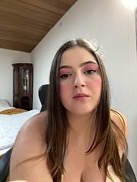 Snapshot of Kamilla_Loop chatting on 05/21/26, 11:34 Kamilla Loop online show from 05/21/26, 11:34