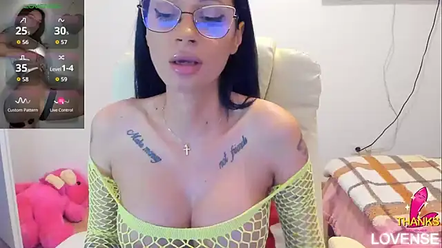 kissnicol32 online show from 06/15/26, 03:03