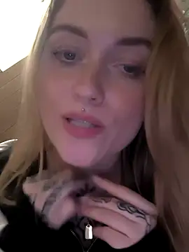 Snapshot of Goldloeckchen159 chatting on 12/17/25, 11:22 Goldloeckchen159 online show from 12/17/25, 11:22