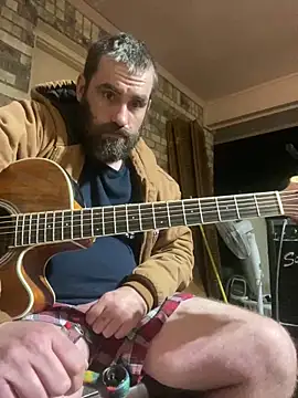 Snapshot of bigJohnson223 chatting on 12/31/24, 08:15 bigJohnson223 online show from 12/31/24, 08:15