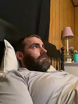 Snapshot of bigJohnson223 chatting on 01/01/25, 12:22 bigJohnson223 online show from 01/01/25, 12:22