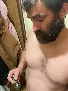 Snapshot of bigJohnson223 chatting on 02/18/25, 04:48 bigJohnson223 online show from 02/18/25, 04:48