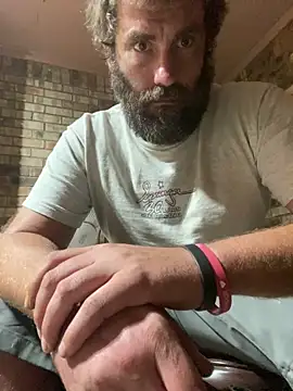 Snapshot of bigJohnson223 chatting on 10/02/25, 04:52 bigJohnson223 online show from 10/02/25, 04:52