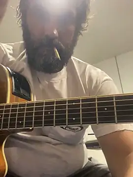 Snapshot of bigJohnson223 chatting on 11/20/25, 05:29 bigJohnson223 online show from 11/20/25, 05:29