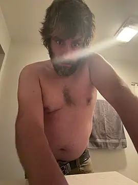 Snapshot of bigJohnson223 chatting on 12/16/25, 05:01 bigJohnson223 online show from 12/16/25, 05:01