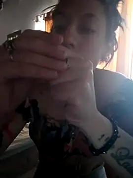 Snapshot of gala2 chatting on 10/16/25, 11:22 gala2 online show from 10/16/25, 11:22