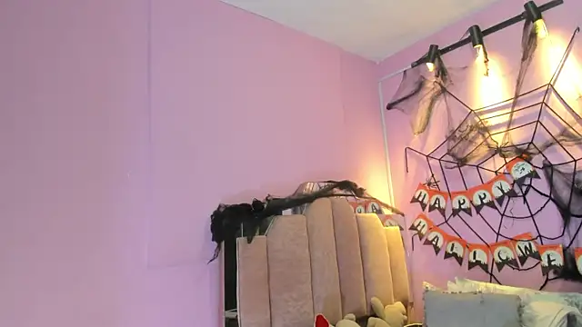 LoveQueen2 online show from 10/28/25, 11:25