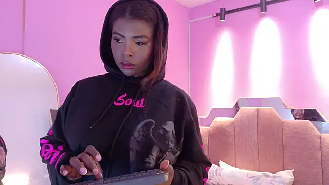 LoveQueen2 online show from 05/01/26, 11:48