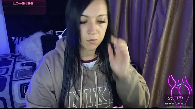 Snapshot of Majuu__ chatting on 02/14/26, 11:07 Majuu online show from 02/14/26, 11:07