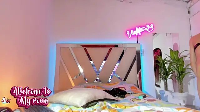 Snapshot of violeta_prince chatting on 12/17/24, 07:50 violeta prince online show from 12/17/24, 07:50