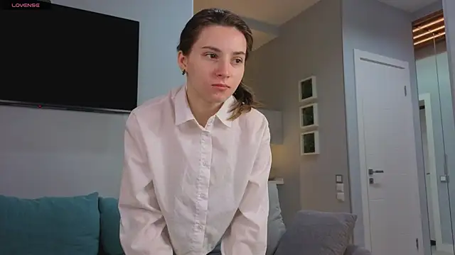 DonnaBurkee online show from 10/25/25, 04:09