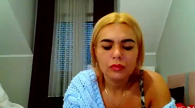 Snapshot of DESIREjenny chatting on 12/12/24, 08:36 DESIREjenny online show from 12/12/24, 08:36