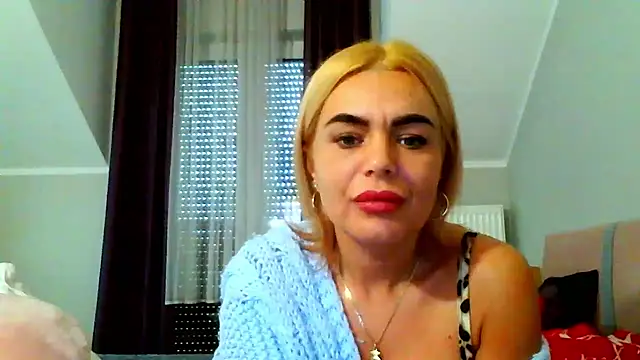 Snapshot of DESIREjenny chatting on 12/12/24, 11:40 DESIREjenny online show from 12/12/24, 11:40