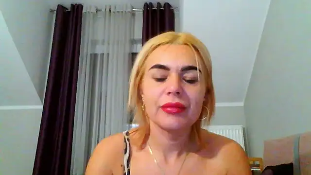 Snapshot of DESIREjenny chatting on 12/13/24, 08:09 DESIREjenny online show from 12/13/24, 08:09
