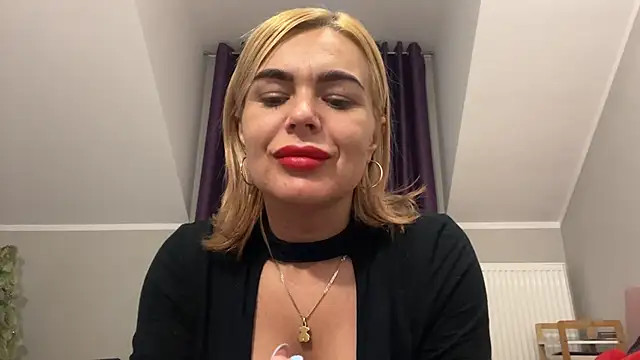 Snapshot of DESIREjenny chatting on 12/20/24, 08:38 DESIREjenny online show from 12/20/24, 08:38