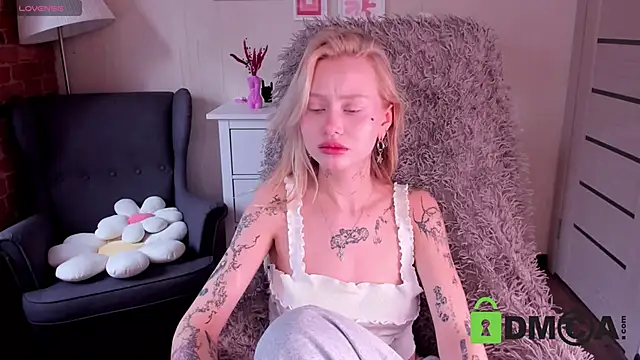 Snapshot of MalenaErnman chatting on 03/16/25, 10:44 MalenaErnman online show from 03/16/25, 10:44