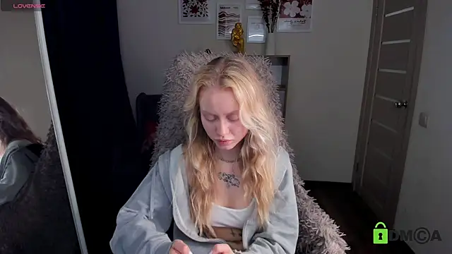 Snapshot of MalenaErnman chatting on 11/29/25, 10:40 MalenaErnman online show from 11/29/25, 10:40