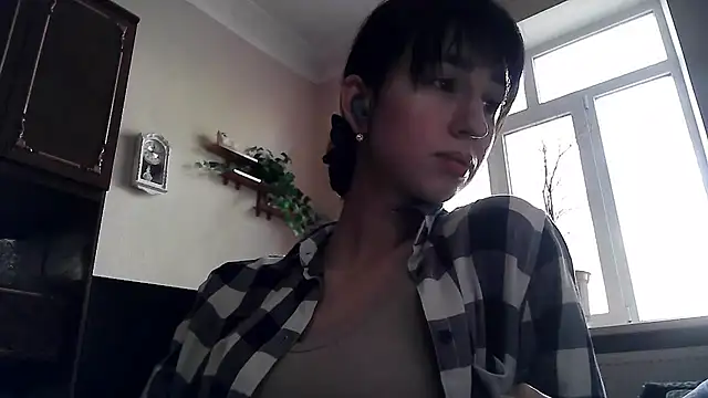 Snapshot of ElizaSwon chatting on 05/08/26, 03:28 ElizaSwon online show from 05/08/26, 03:28