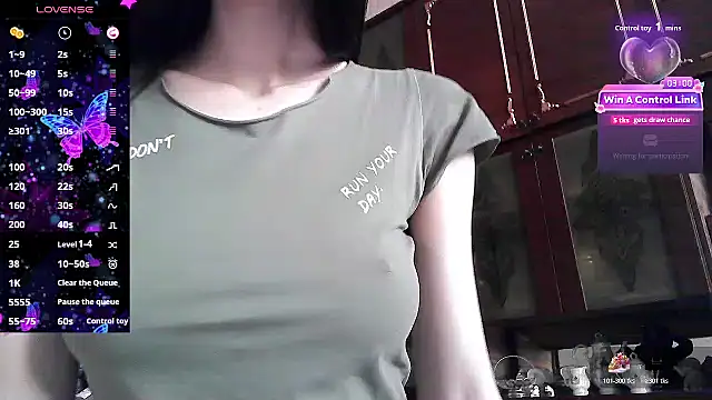 Snapshot of ElizaSwon chatting on 06/02/26, 03:03 ElizaSwon online show from 06/02/26, 03:03