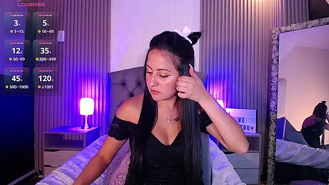 isabella smith  online show from 01/15/25, 04:54