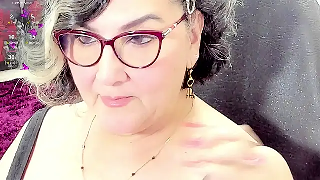 Snapshot of cataleya_mom chatting on 05/27/26, 02:52 cataleya mom online show from 05/27/26, 02:52