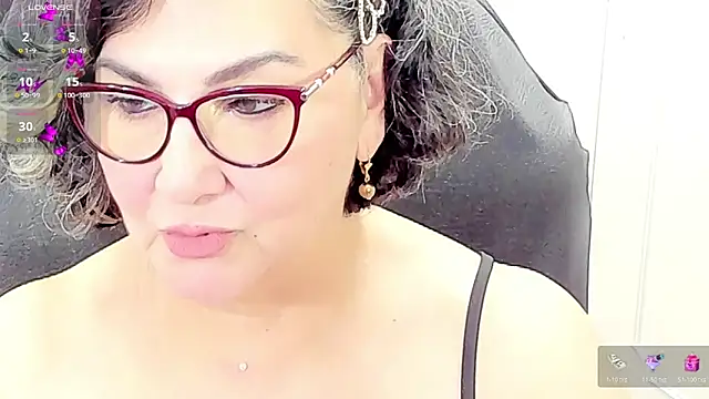 Snapshot of cataleya_mom chatting on 06/03/26, 01:41 cataleya mom online show from 06/03/26, 01:41