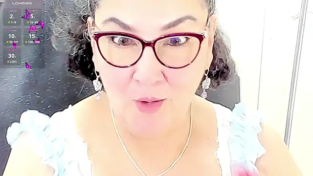 Snapshot of cataleya_mom chatting on 06/05/26, 01:34 cataleya mom online show from 06/05/26, 01:34