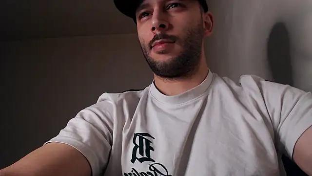 Snapshot of henryaxe chatting on 03/21/26, 03:48 henryaxe online show from 03/21/26, 03:48