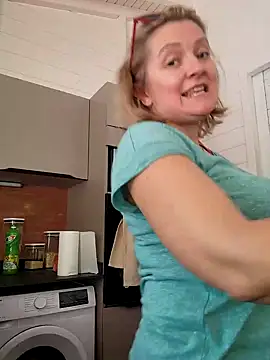 Snapshot of lady_charlyne chatting on 01/16/25, 05:23 lady charlyne online show from 01/16/25, 05:23