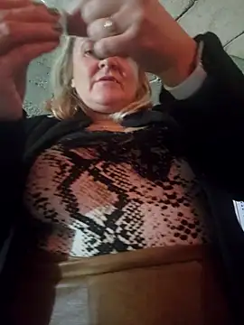 Snapshot of lady_charlyne chatting on 03/21/25, 08:40 lady charlyne online show from 03/21/25, 08:40