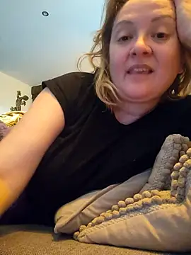 Snapshot of lady_charlyne chatting on 11/19/25, 09:42 lady charlyne online show from 11/19/25, 09:42