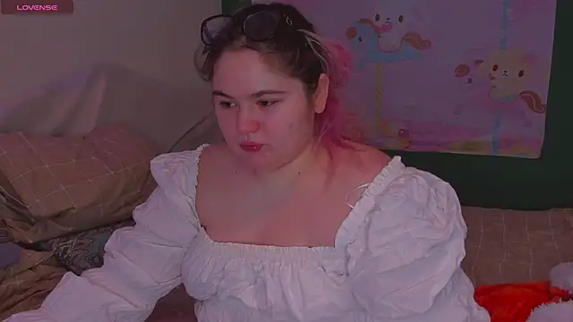 Snapshot of Freakcute_ chatting on 02/27/25, 05:26 Freakcute online show from 02/27/25, 05:26