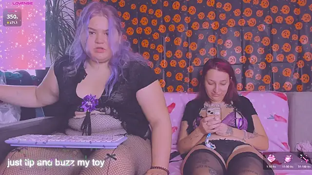 Snapshot of Freakcute_ chatting on 10/23/25, 02:27 Freakcute online show from 10/23/25, 02:27