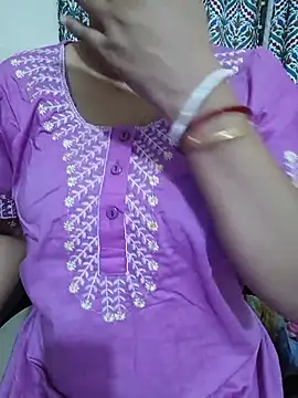 Snapshot of Priya_Boudi chatting on 07/23/26, 06:28 Priya Boudi online show from 07/23/26, 06:28