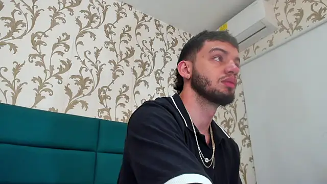 Michael magno online show from 12/26/24, 01:21