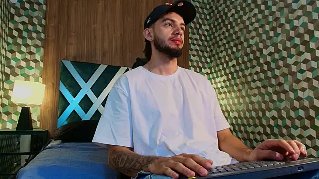 Michael magno online show from 11/18/25, 05:28