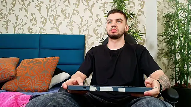 Michael magno online show from 07/16/26, 04:24