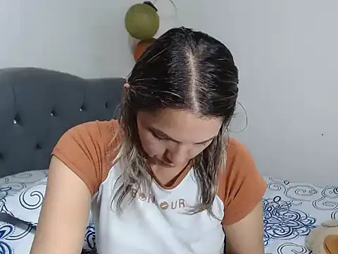 Snapshot of Chantal_hott chatting on 12/29/24, 01:34 Chantal hott online show from 12/29/24, 01:34